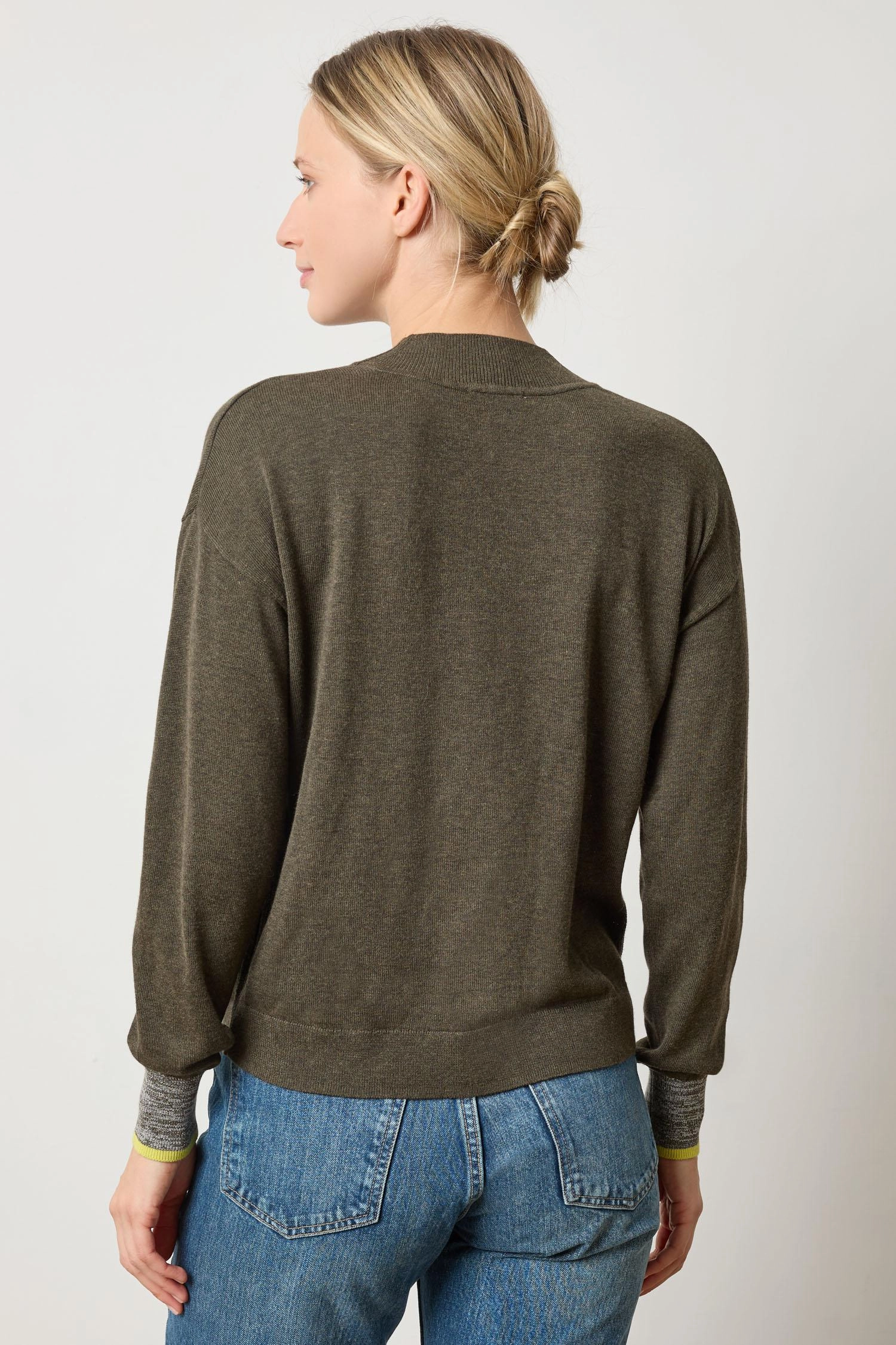 Sustainable Material Blend V-Neck Pullover Sweater in Fir
