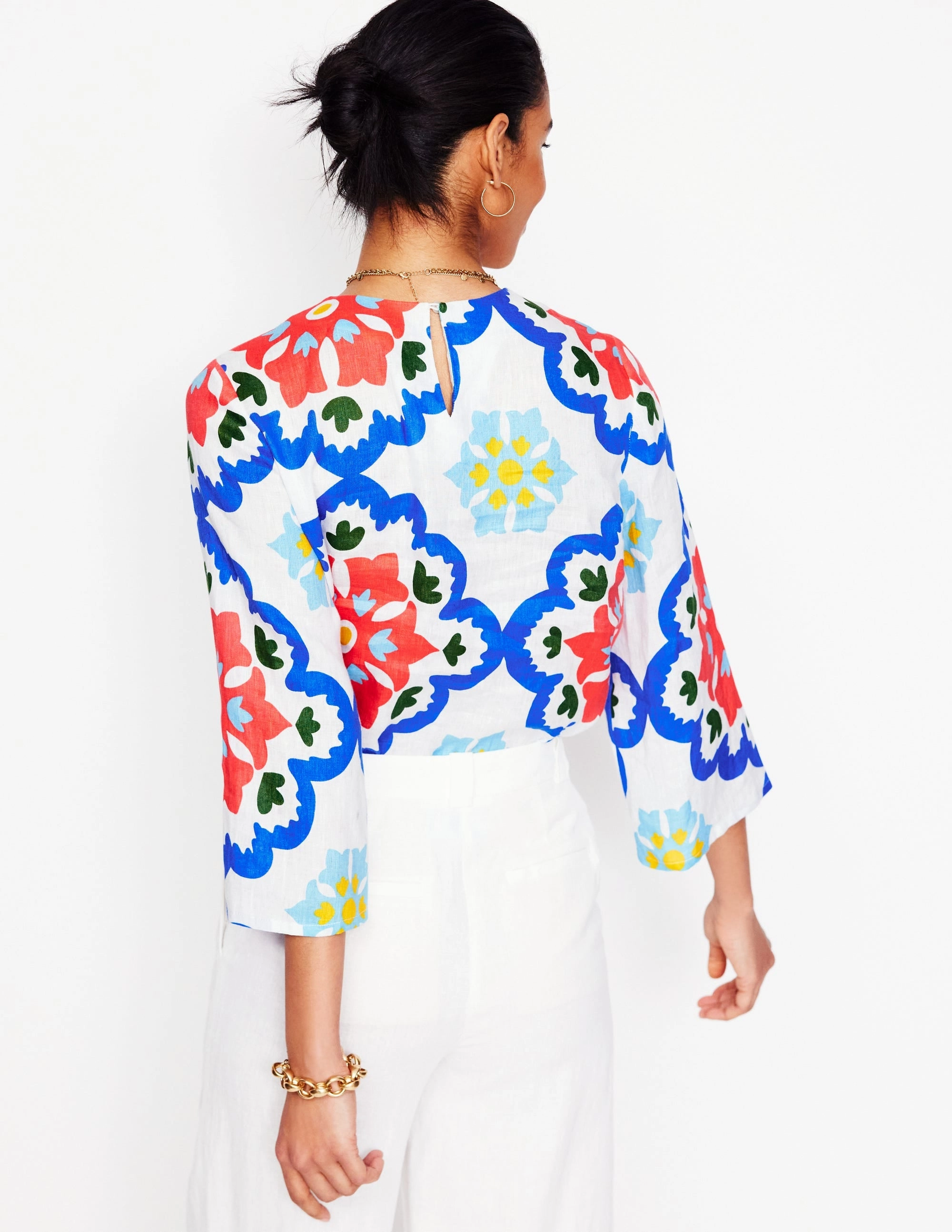 Flatlock Seam Design Compression Fit Technology Fluted Sleeve Linen Top-Ivory, Bloom Geo