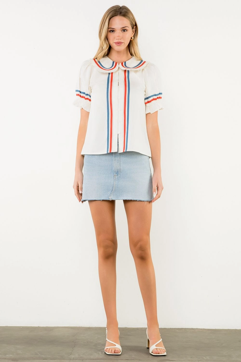 PocketDetails ClassicCrewNeck Puff Sleeve Top in Cream