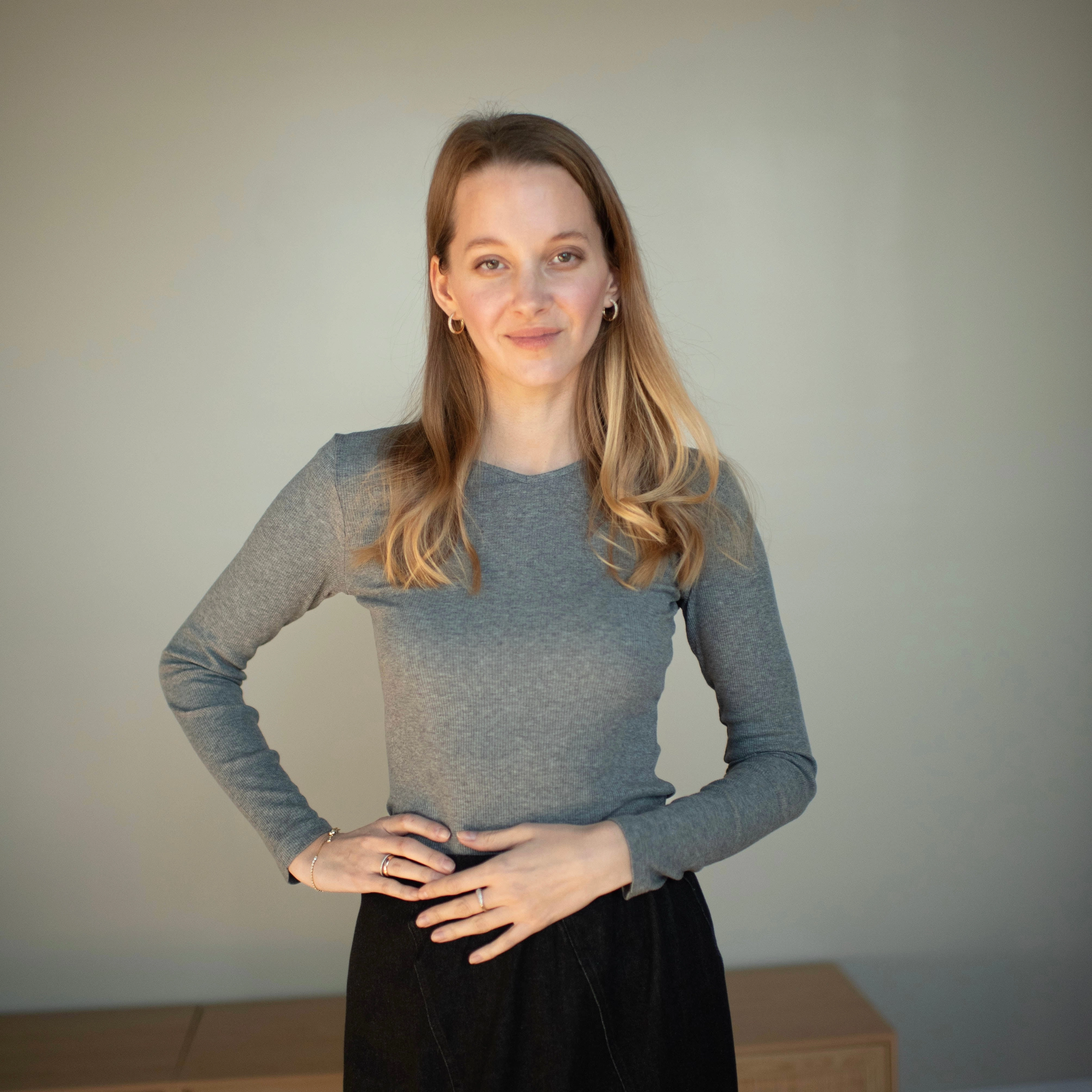 Ribbed V-neck Tee | Charcoal ButterSoft Handfeel Torsion Support Structure