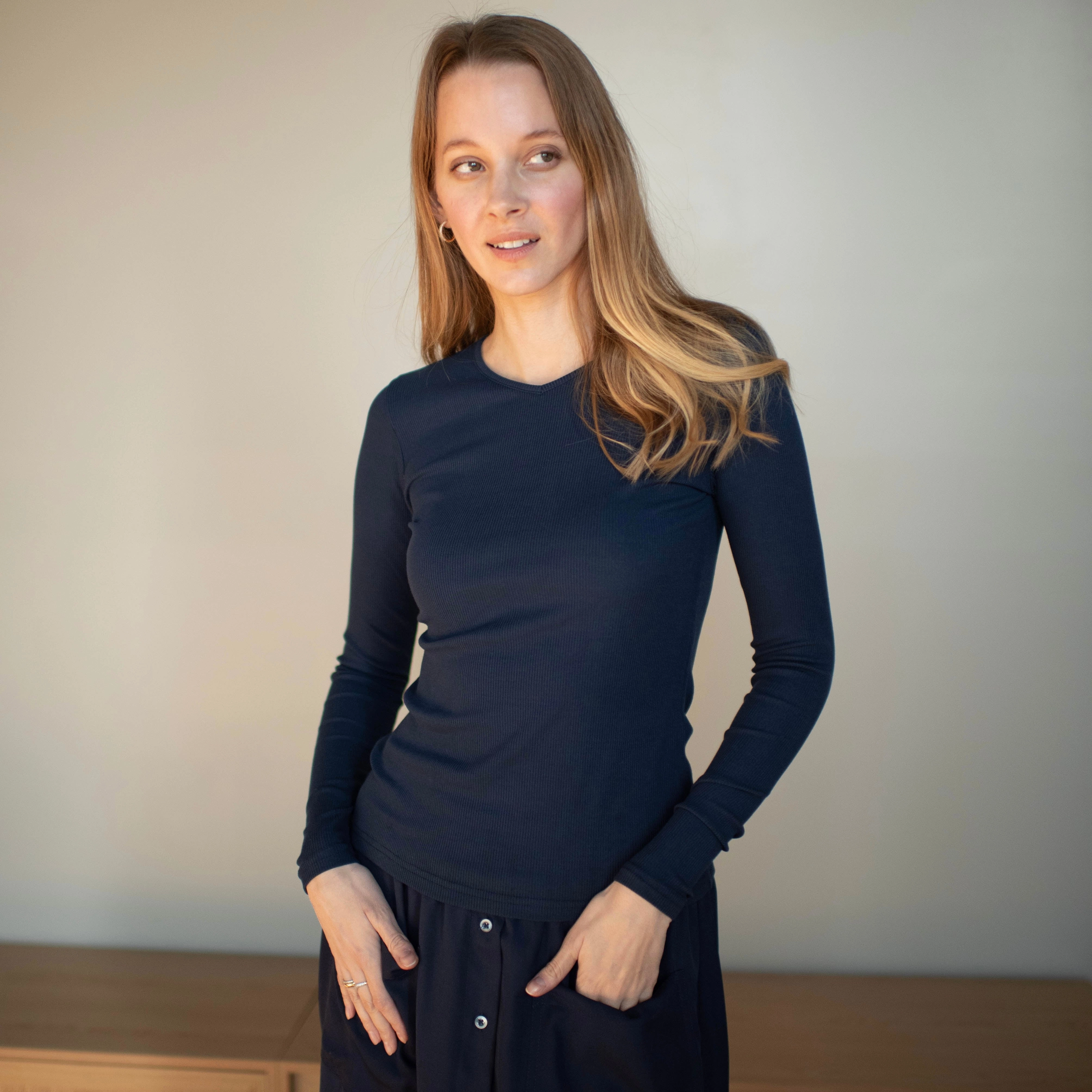 NonScratchSurface Comfy Style Ribbed V-Neck Tee | Navy