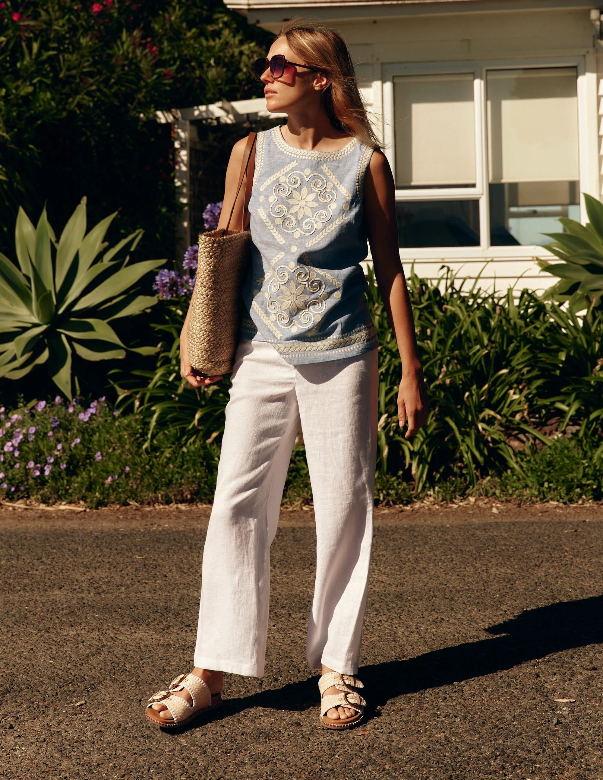 Embroidered Linen Blend Top-Chambray OdorResistant Treatment Stretch Fit Engineering