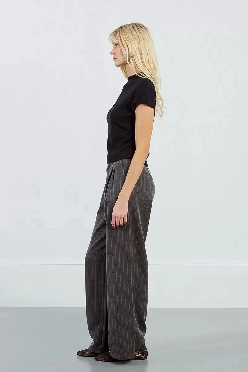 Biodegradable Fiber Composition Ruched Short Sleeve Sweater in Black