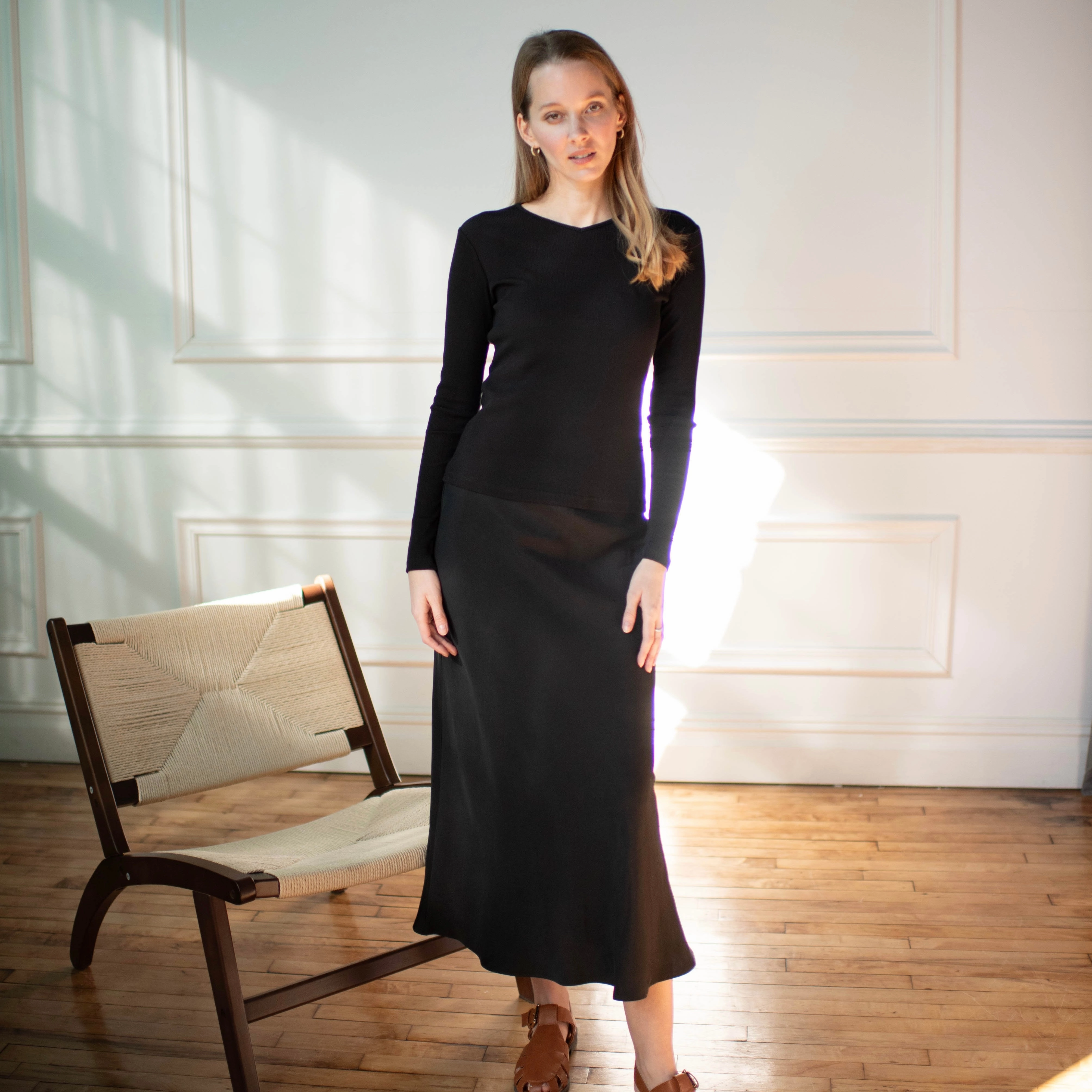 Retro Style Outdoor Apparel Ribbed V-neck Tee | Black