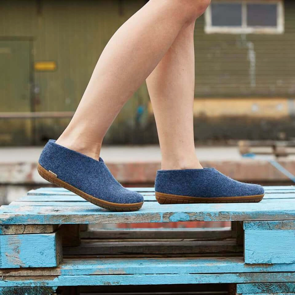Shoe with natural rubber sole - honey - Denim
