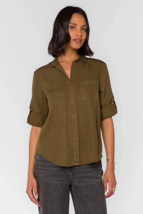 Riley Top in Pesto Green OdorResistantFinish