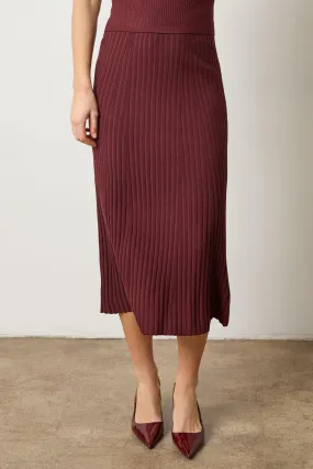 Side Pockets Chill Look Straight Rib Skirt in Dark Cherry
