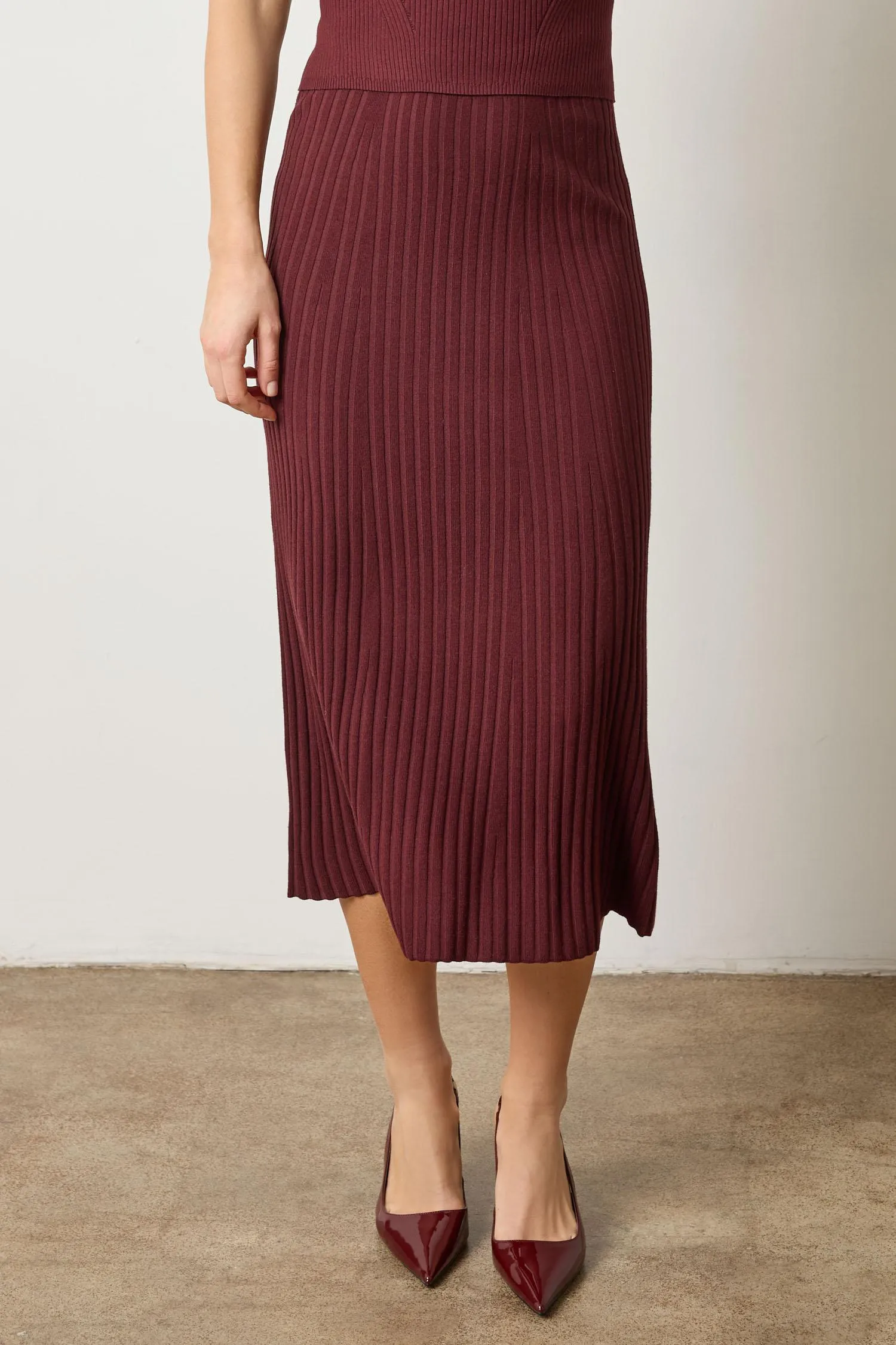 Gather Details light feel Straight Rib Skirt in Dark Cherry
