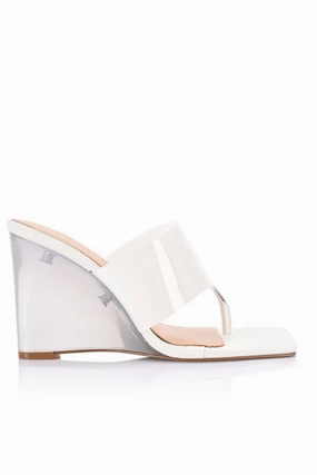 Sienna White Urban Aesthetic Romantic Mood