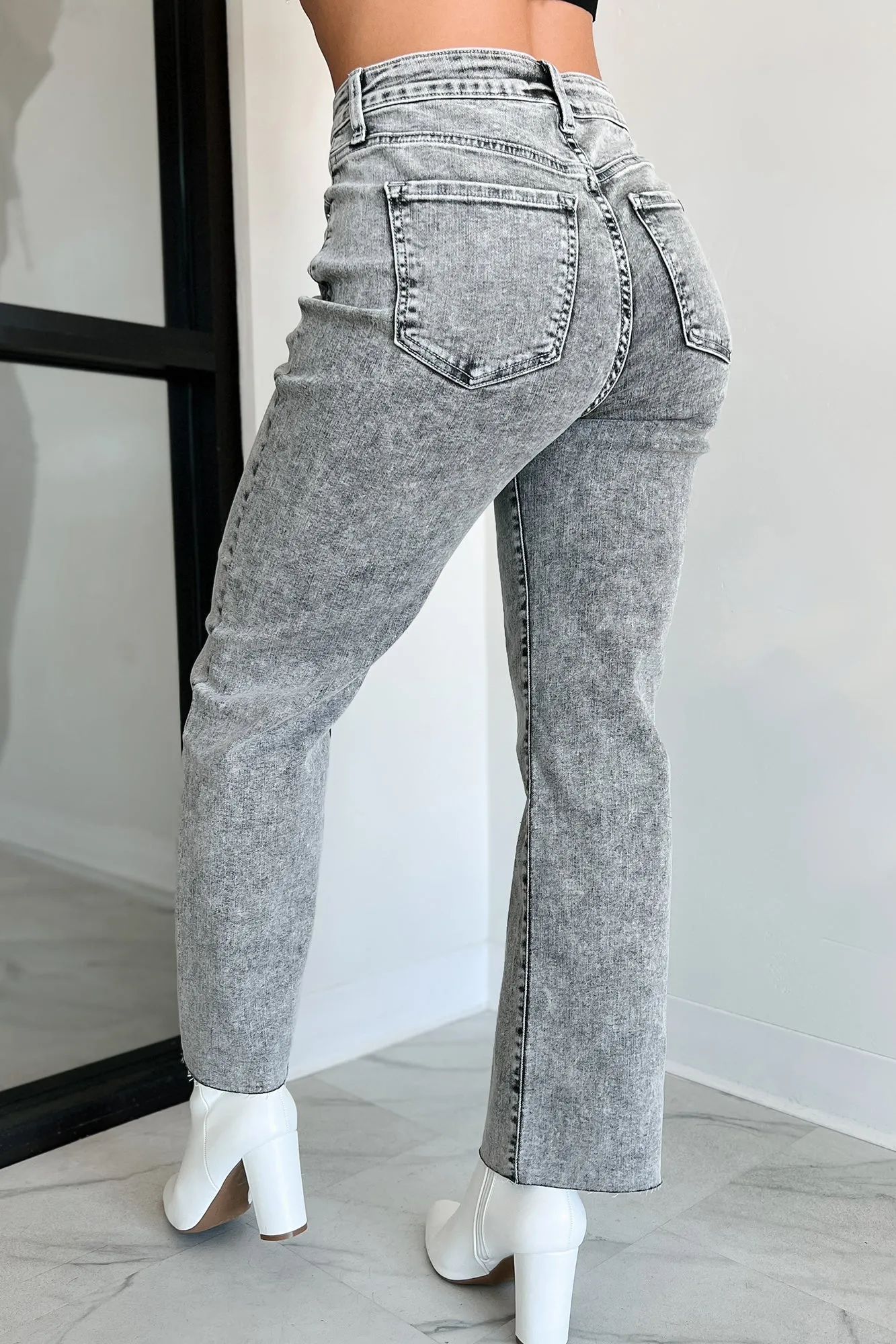 Tannis High Rise Wide Leg Sneak Peek Jeans (Light Acid) Fit Focus