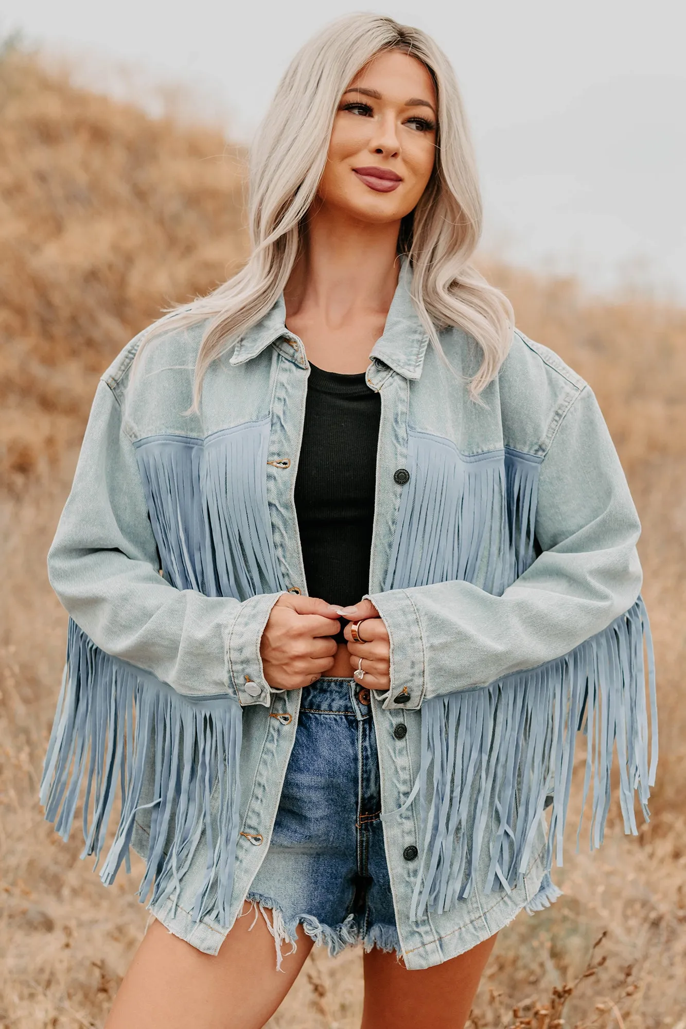 WaterRepellent Finish Trailblazing Style Signature 8 Fringe Denim Jacket (Medium Denim)