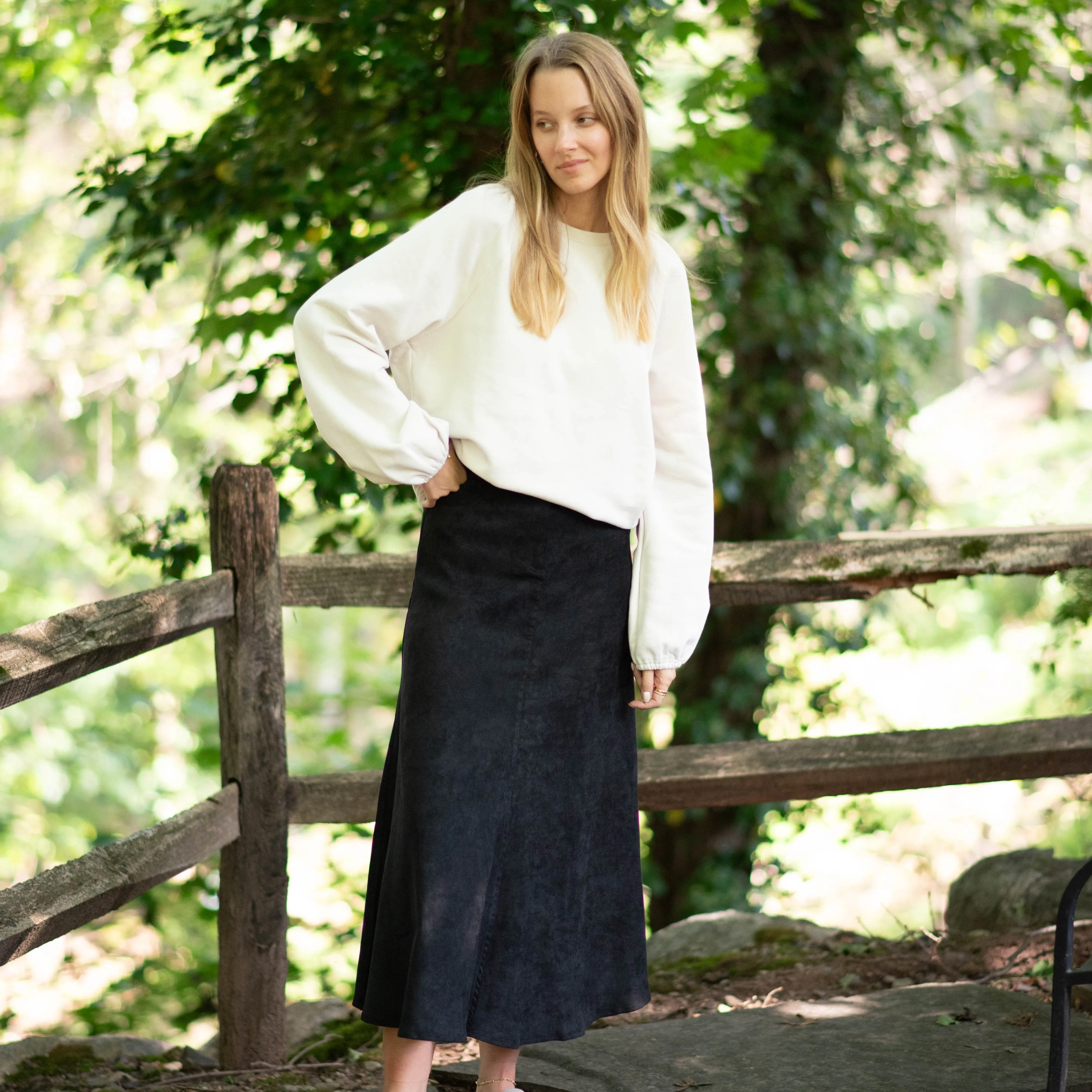 Suede Maxi Skirt | Black HeatRegulating