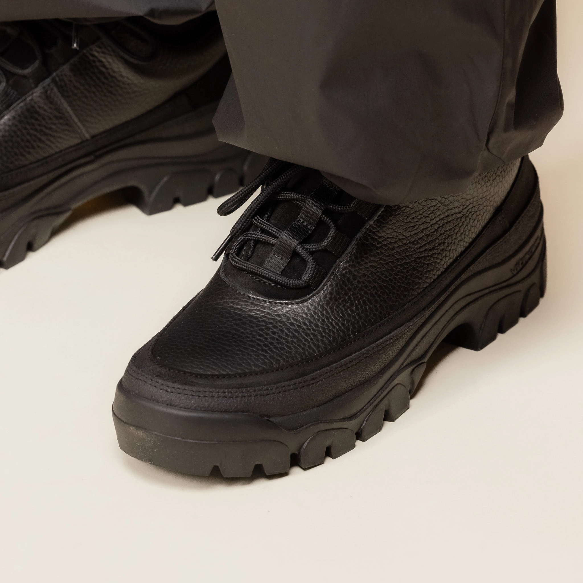 Tarvas - Easy Hiker Leather - Black