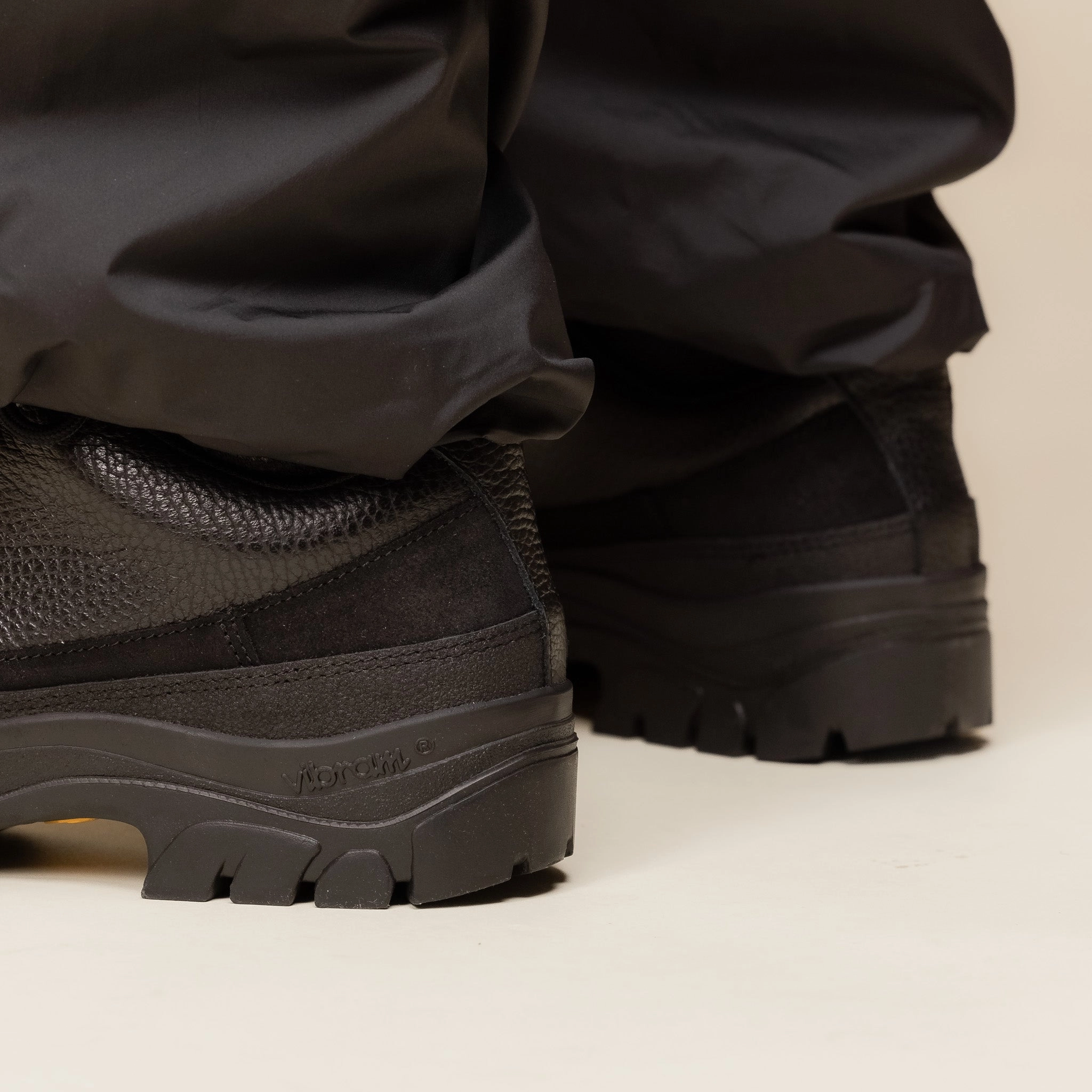 Tarvas - Easy Hiker Leather - Black