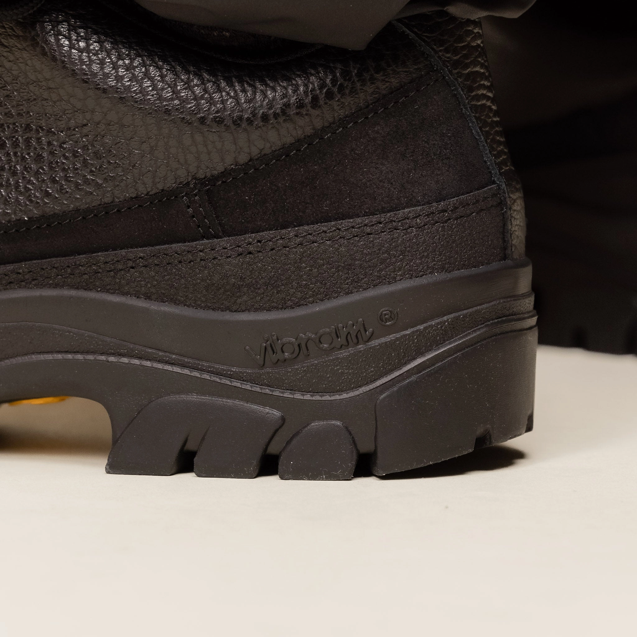 Tarvas - Easy Hiker Leather - Black