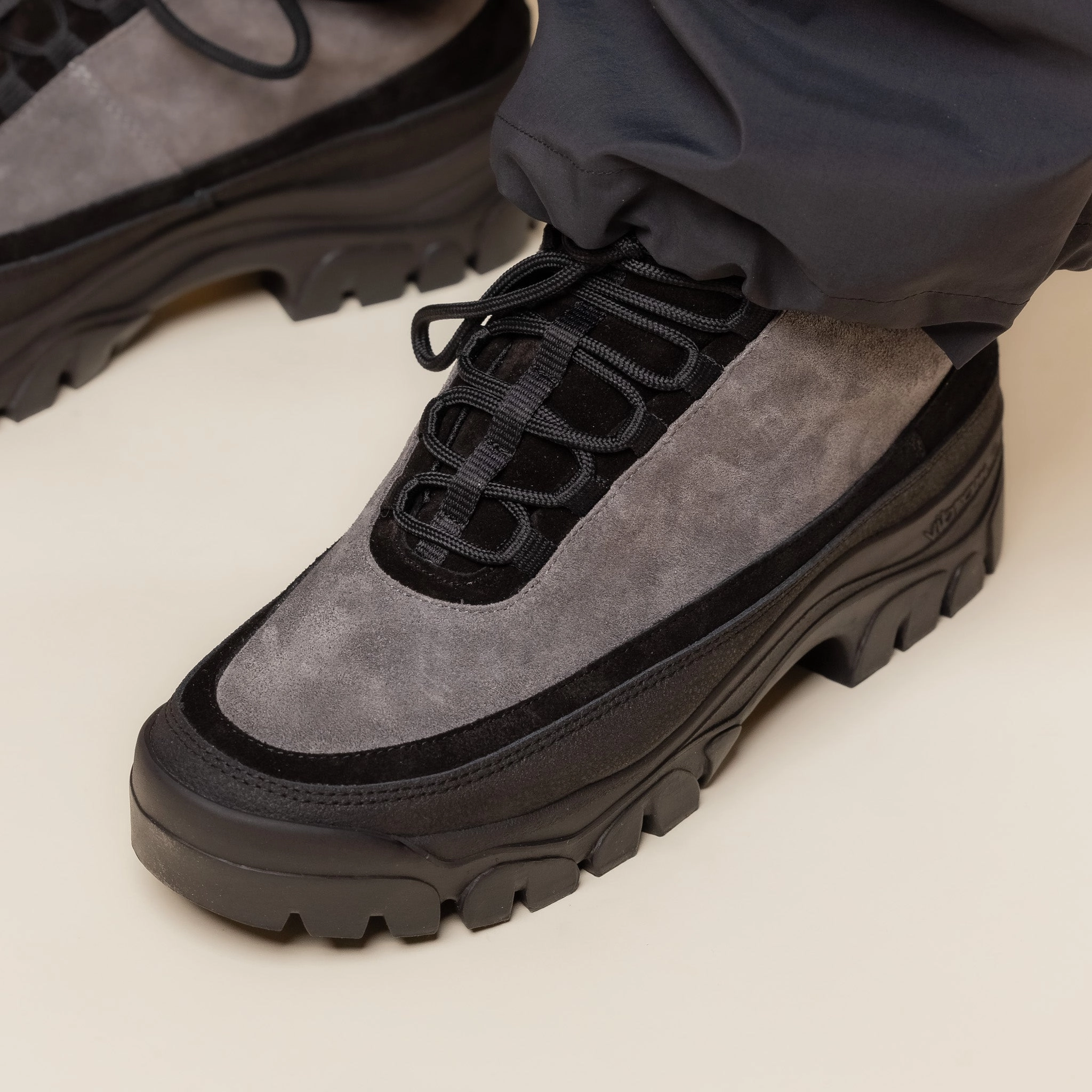 Tarvas - Easy Hiker Suede - Dark Grey