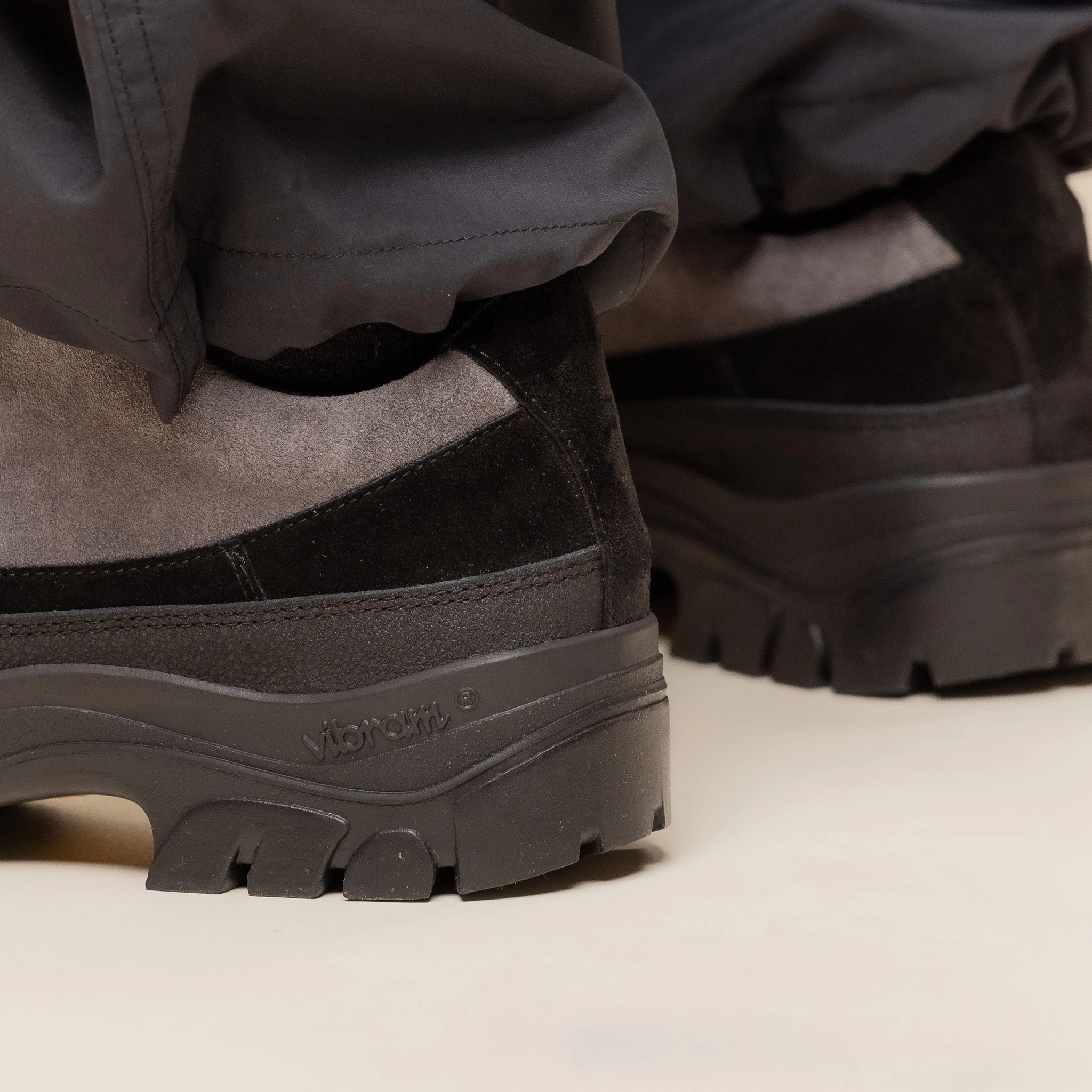 Tarvas - Easy Hiker Suede - Dark Grey