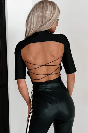 Quick Release Moisture Management Flattering Waist Taryn Short Sleeve Criss-Cross Back Bodysuit (Black)