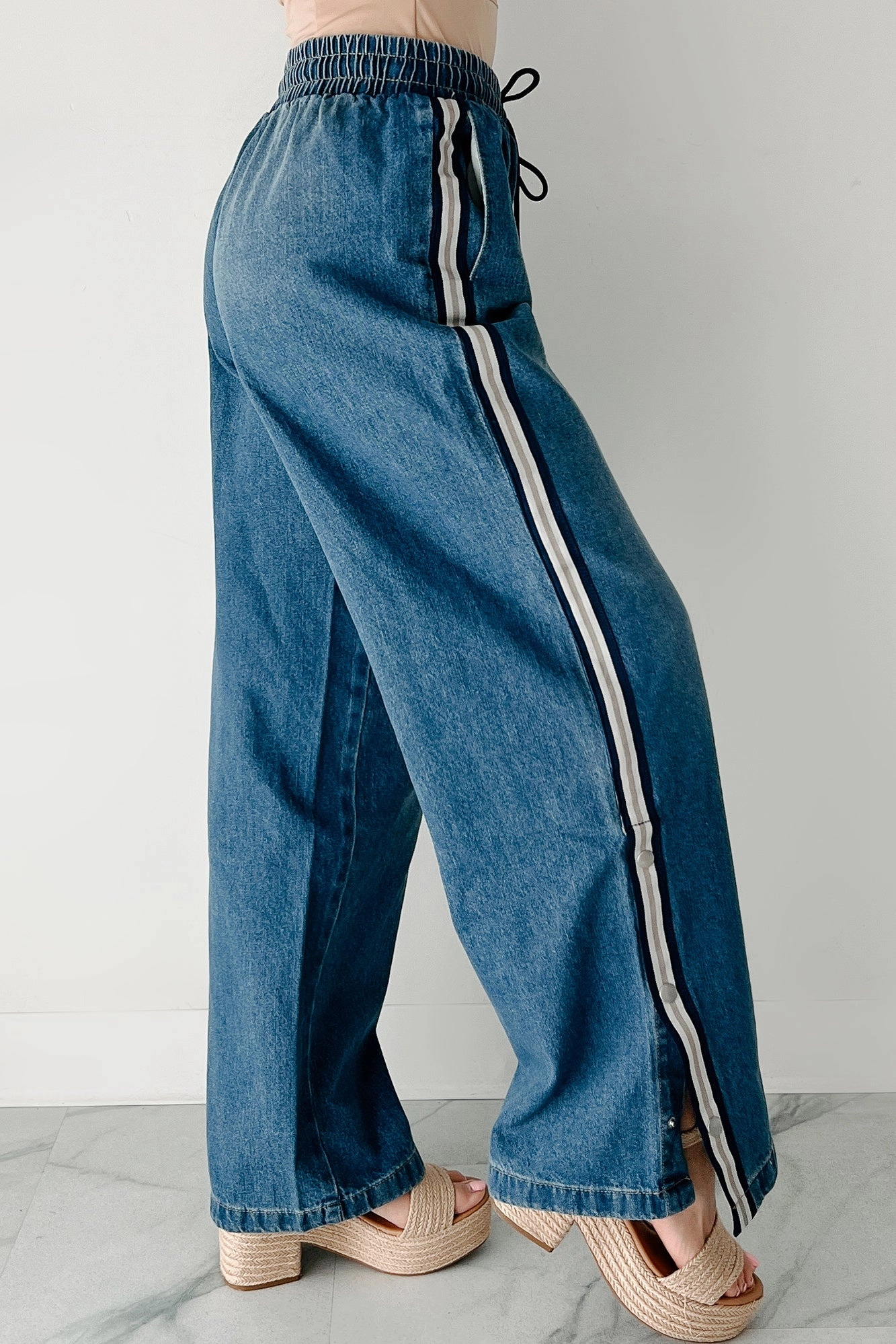 Comfy Wardrobe Betsy Almost Famous Wide Leg Drawstring Waist Jeans (Medium)