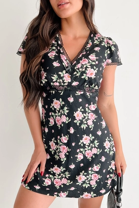Side Ruching Easy Tones Endless Rose Floral Mini Dress (Black)