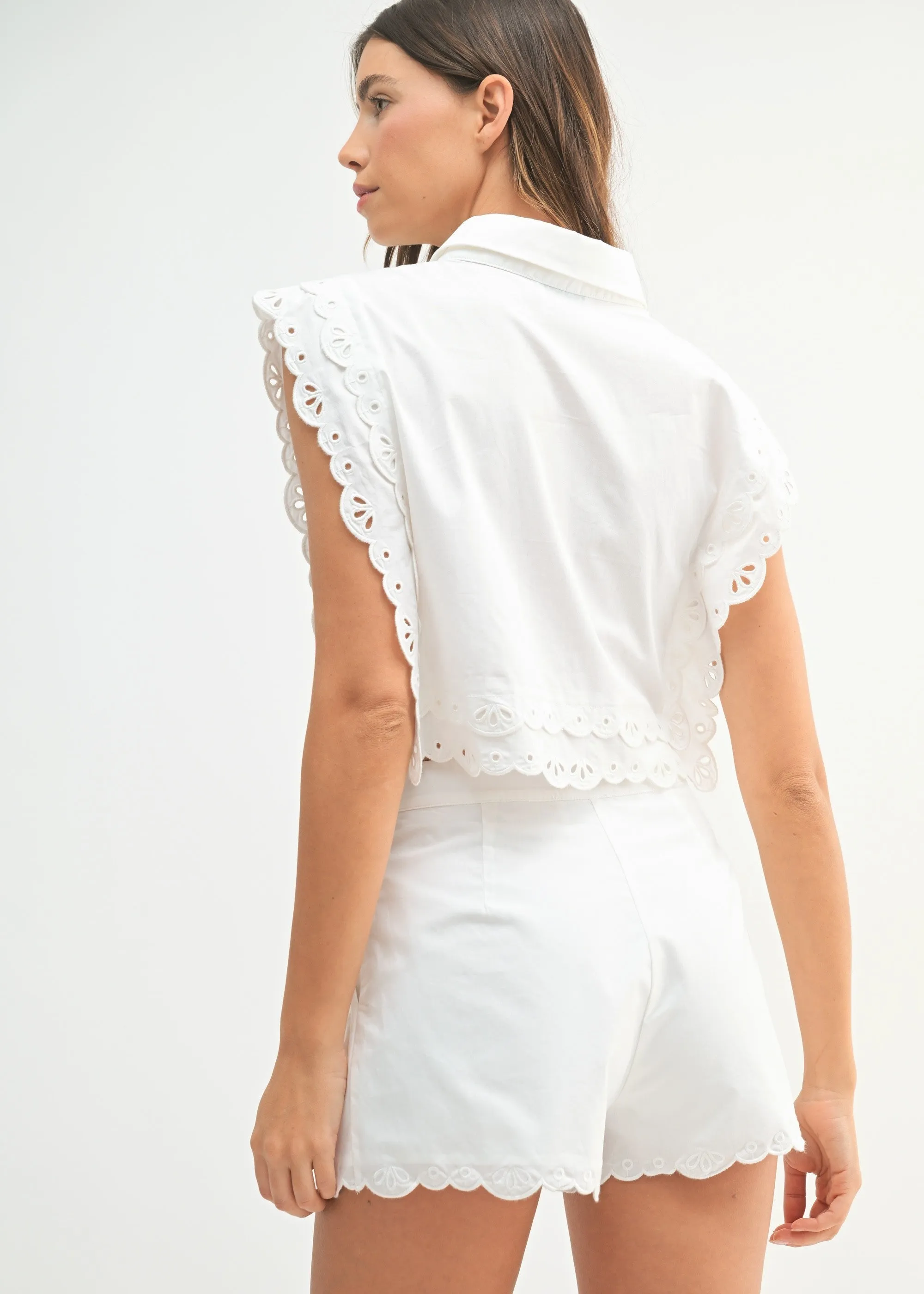 SELENA OFF WHITE SCALLOPED HEM SHORTS Neat Look High Elasticity Blend