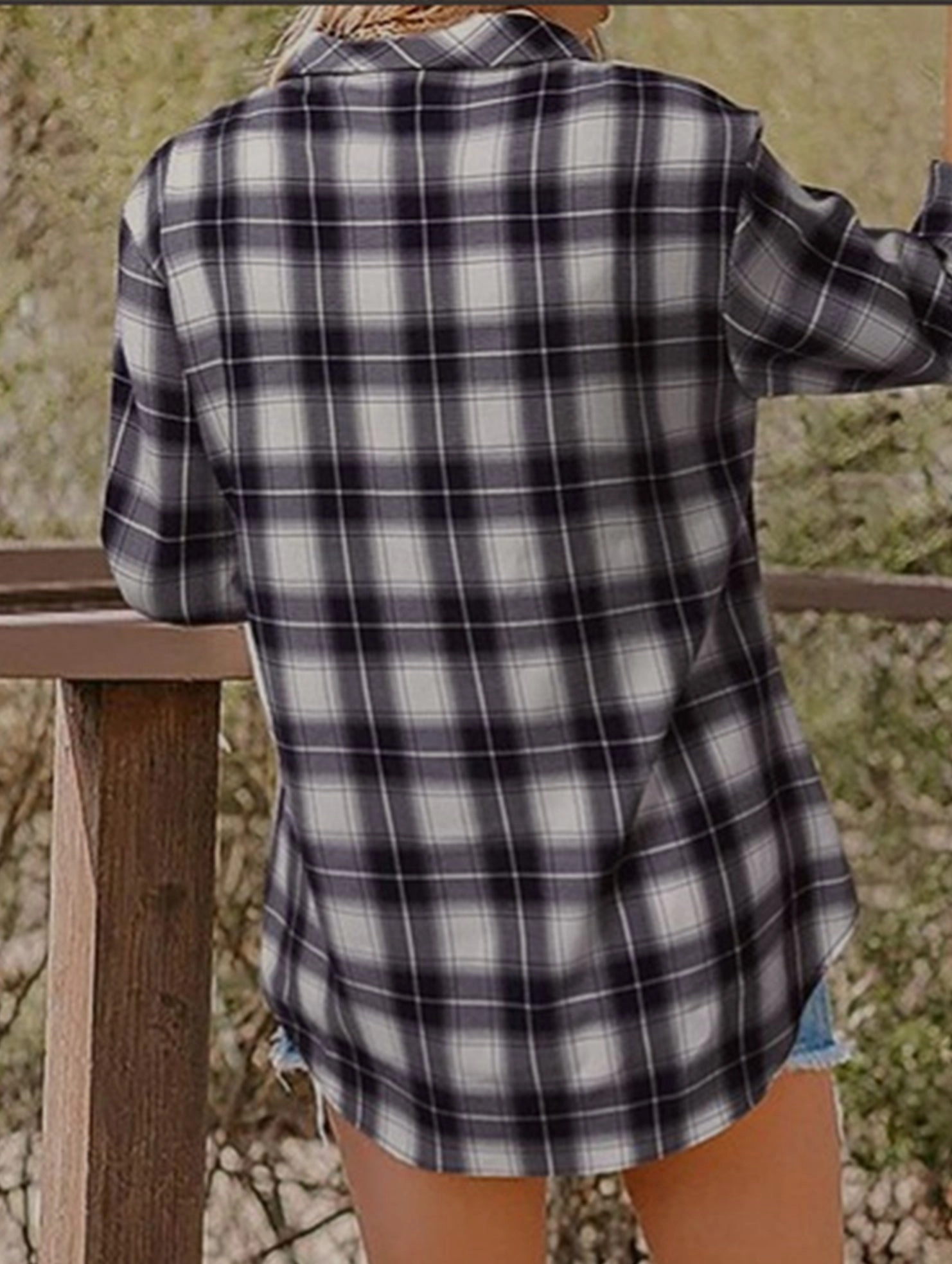 V-neck lapel loose-fitting women's plaid shirt Ventilated Panel Design Winter Wardrobe