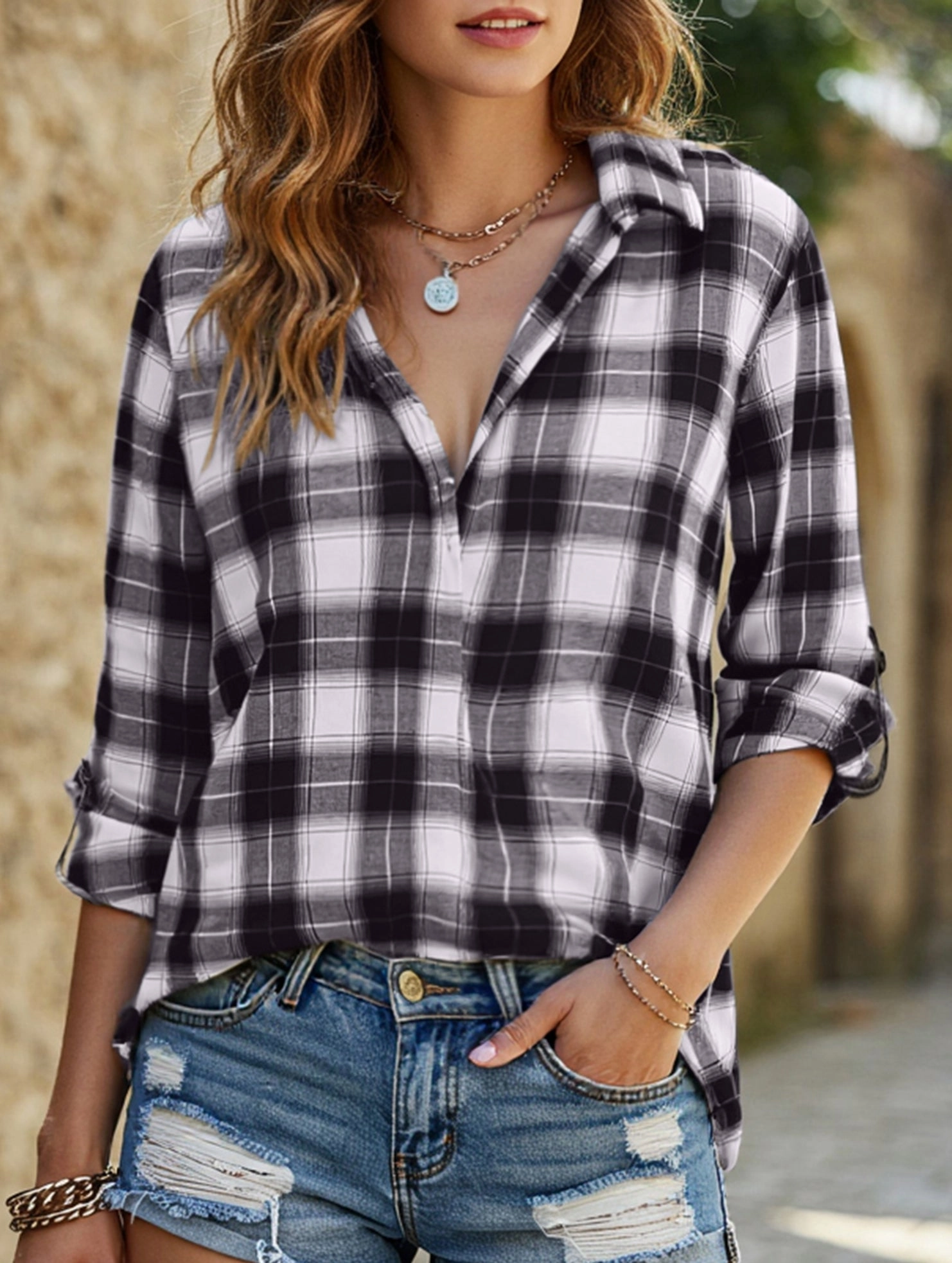 Multi Pocket Configuration V-neck lapel loose-fitting women's plaid shirt