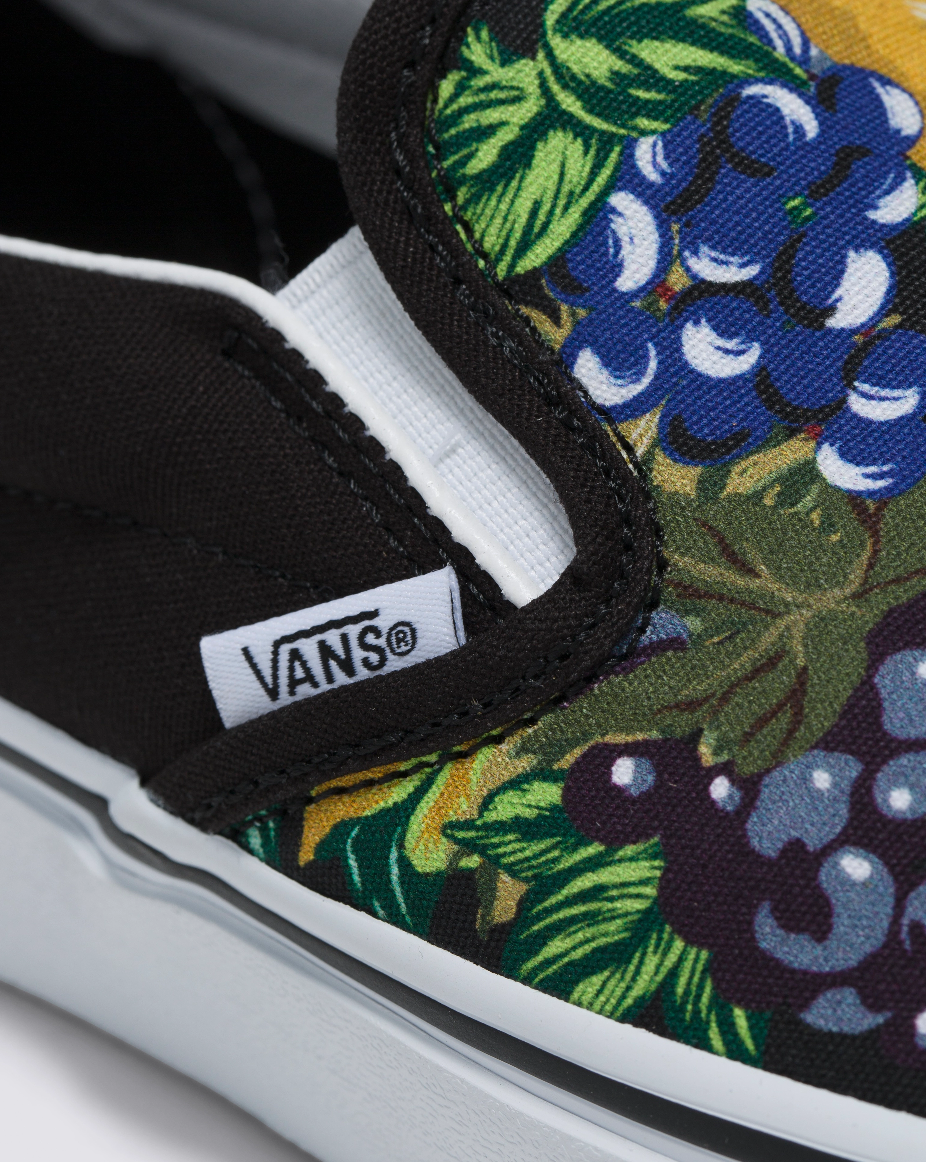 Vans Classic Slip-On Fruit Skull Black/White