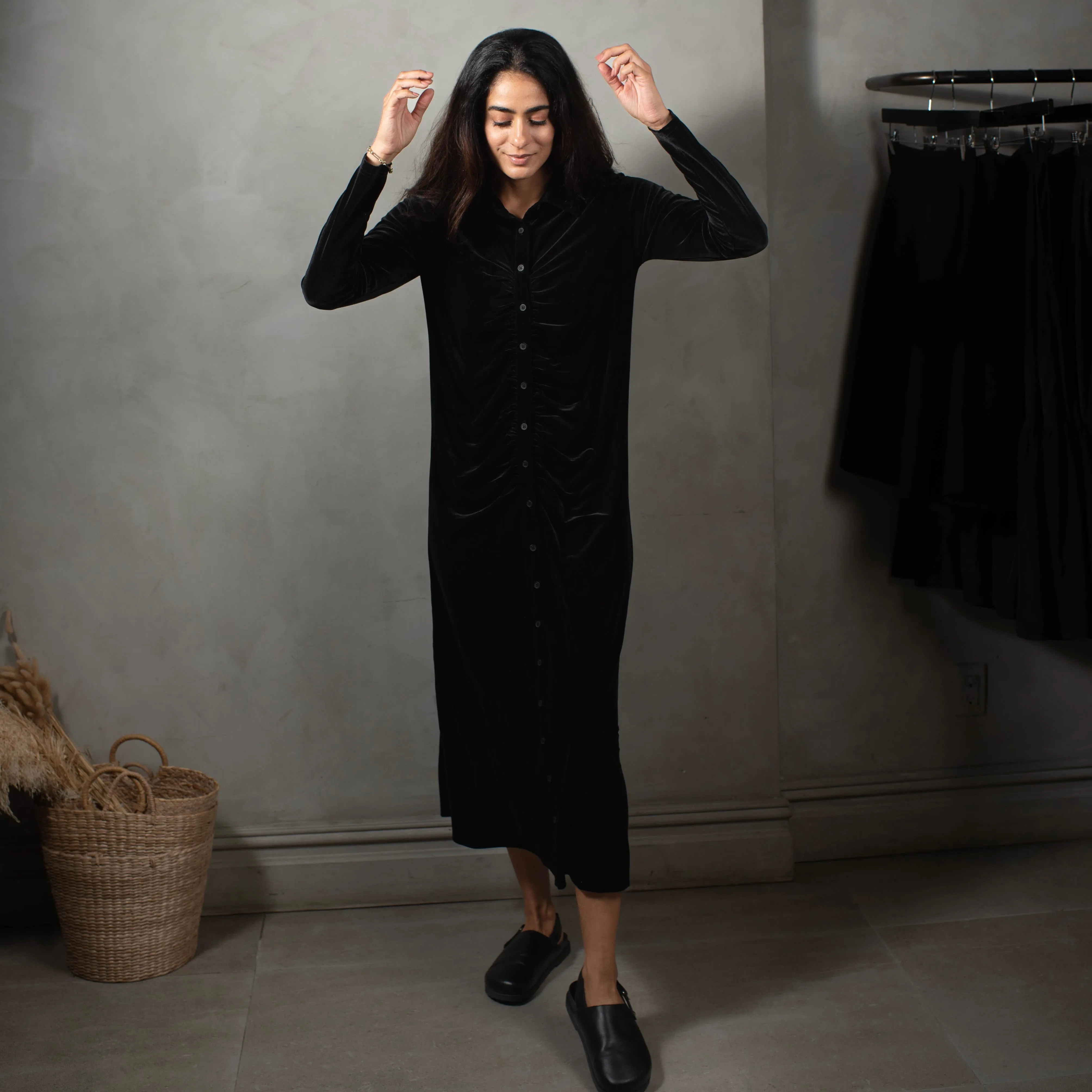 Velour Ruched Dress | Black [Final Sale] Fitted Style