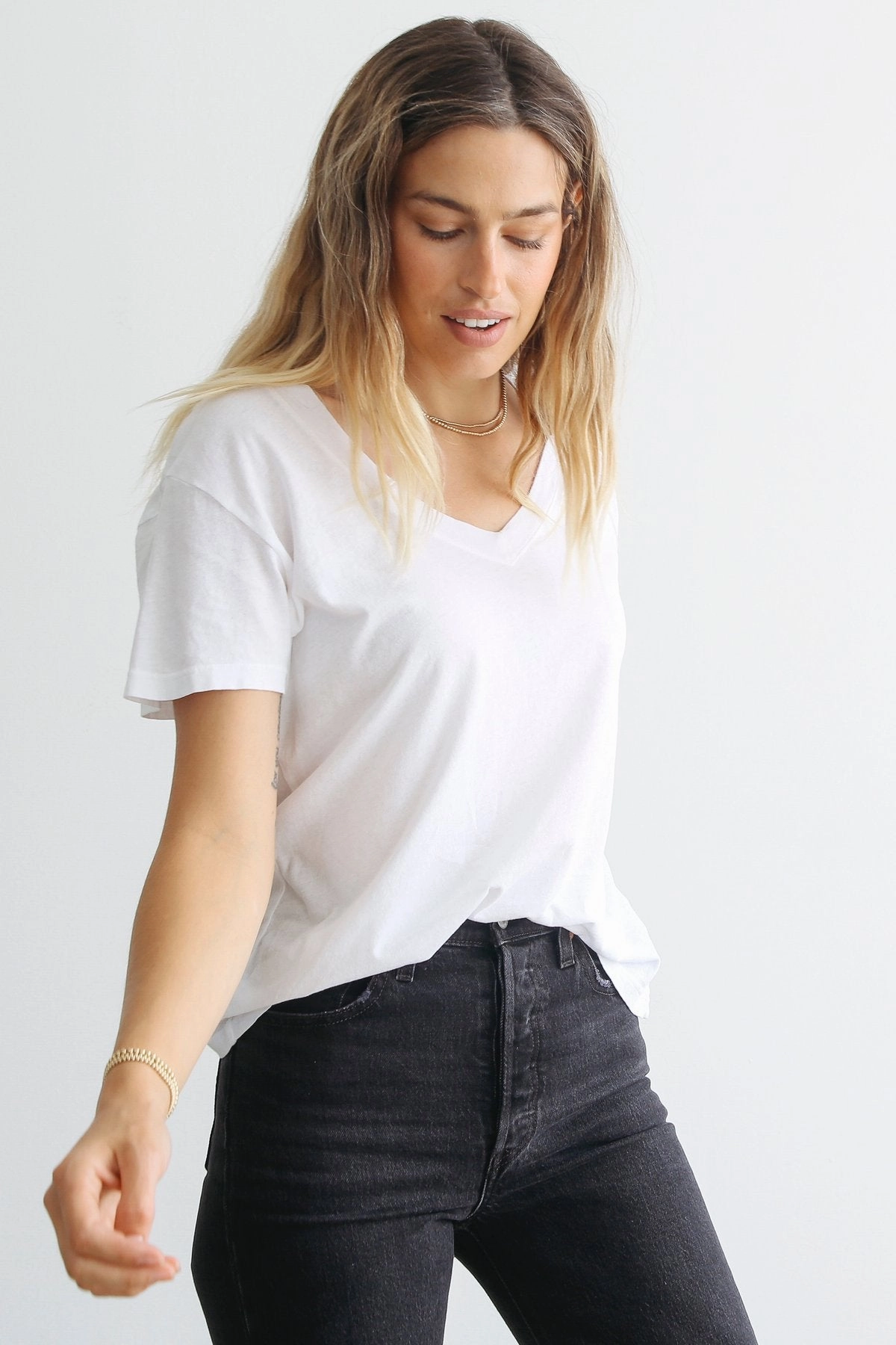 Hendrix Tee in White DoubleStitched Hem