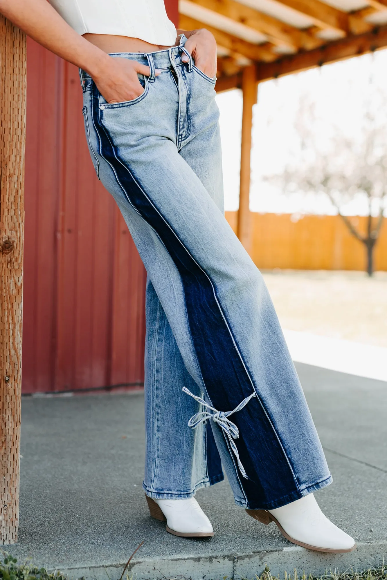 Wes Contrast Side Saige Denim Wide Leg Jeans (Medium Light) Tagless Labeling