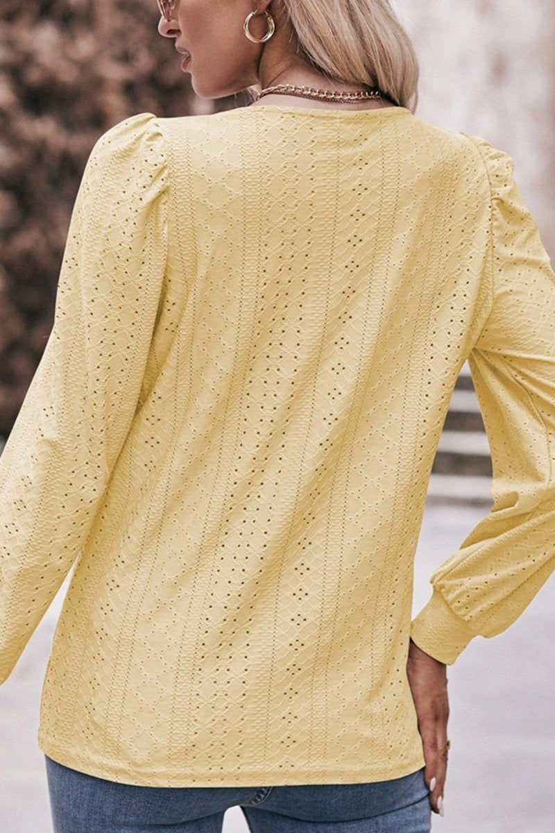 WOMEN U NECK EYELET FITTED CUFF TEE Wrinkle Free Weave